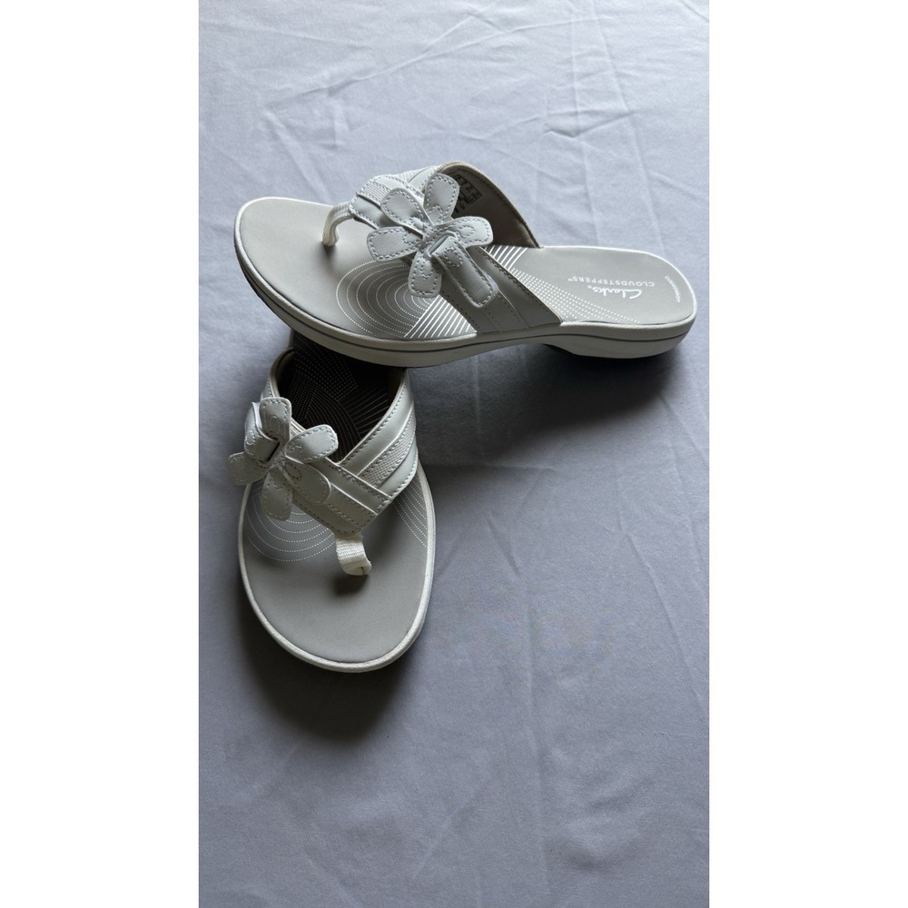 Clarks Cloudsteppers Women's Size 7 EUC White Hook and Loop Closure Adjustable